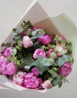 bouquet prosperite-au-paradis-des-fleurs-fleuriste-neuville-sur-saone-mariage-pivoine