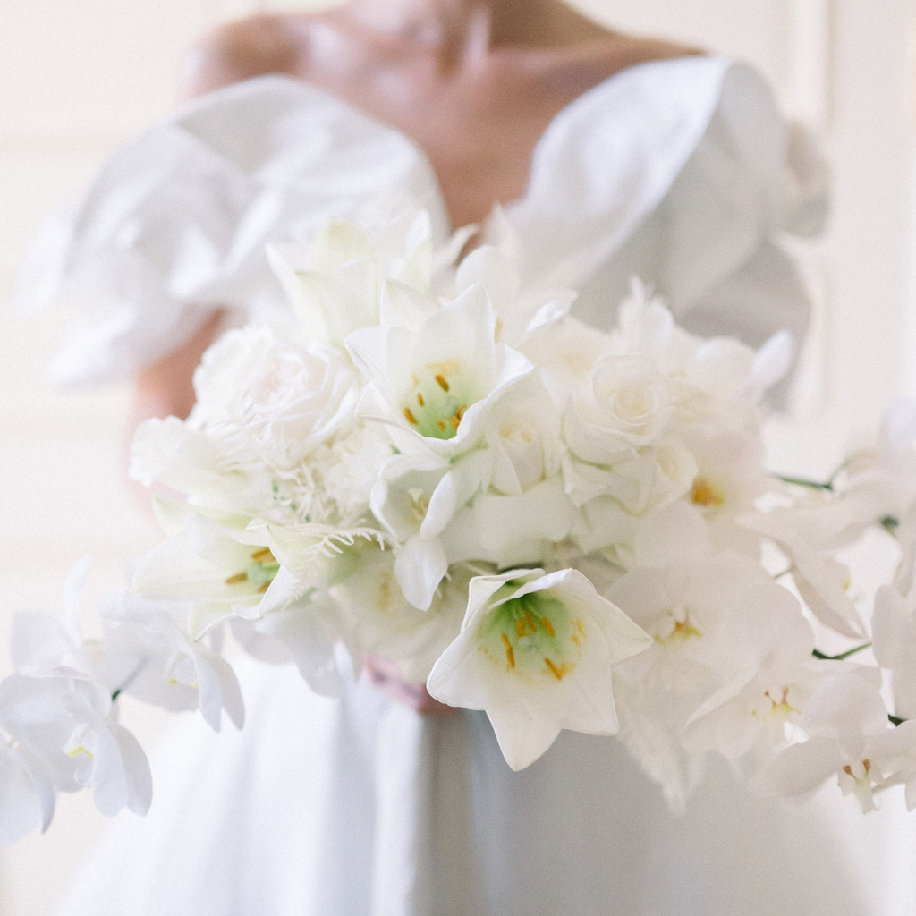 bouquet de mariée chic blanc fleuriste lyon neuville sur saone