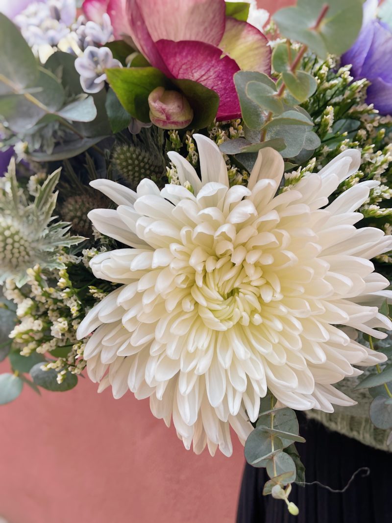 bouquet ginette fleuriste lyon bouquet de fête des grands-mères fleurs anémone hellebore anastasia allium