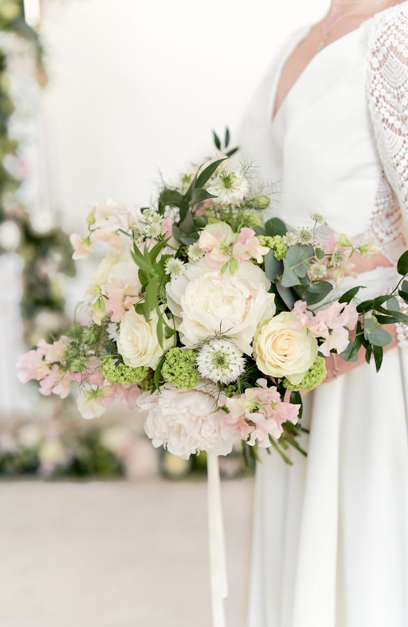 bouquet de mariée pastel rose et blanc romantique