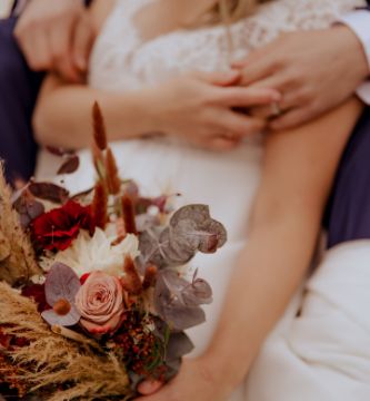 bouquet de mariée avec eucalyptus et fleurs séchées