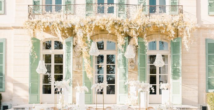 mariage balcon fleuri dans le beaujolais