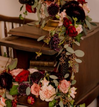 meuble vintage fleuri avec fleurs