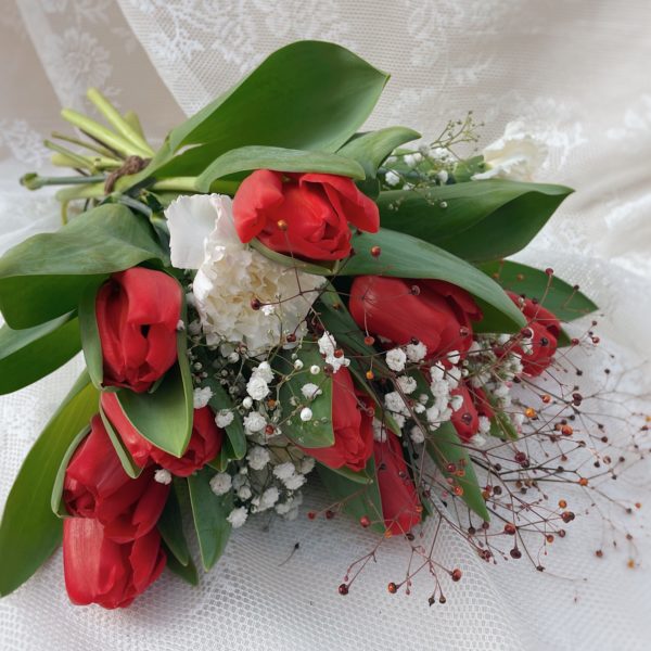 bouquet de tulipes rouges livraison neuville sur saone fleuriste proche de lyon