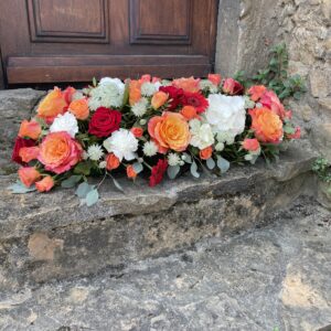 Dessus de cercueil fleuri
